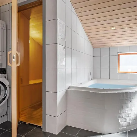 펜션 Beautiful In Juelsminde With Sauna *